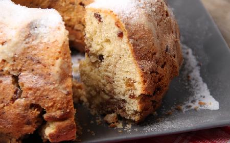 Pomarańczowa babka proszkowa na oleju z rodzynkami