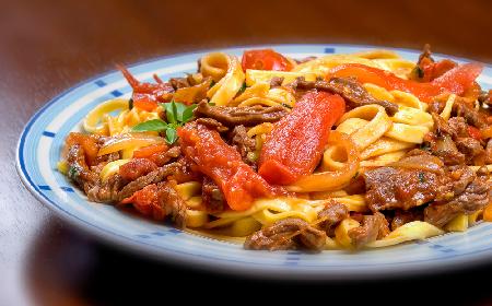 Gyros wieprzowy zapiekany z makaronem i warzywami
