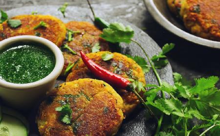 Ziemniaczane kotlety o smaku curry: łatwy przepis na krokiety z ziemniaków Aloo Kikki