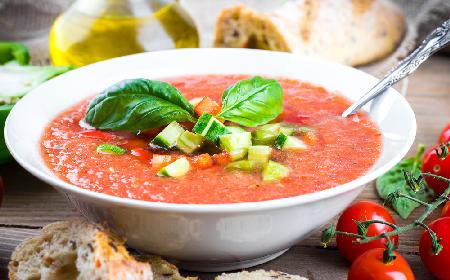 Gazpacho - przepis na andaluzyjski chłodnik z pomidorów