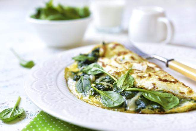 Omlet ze szpinakiem - PRZEPIS na wyborne śniadanie