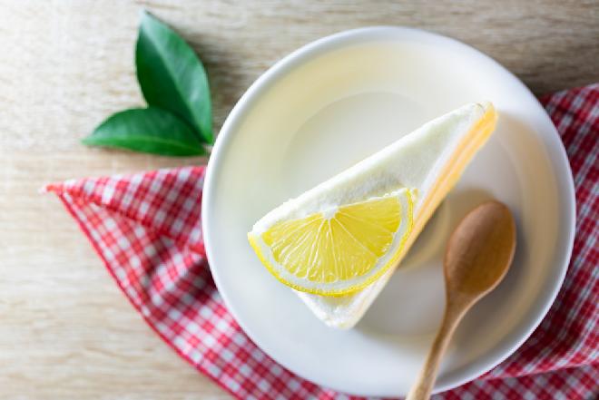 Ciasto lemoniadowe - pyszny deser z lemoniadą i waniliową pianką