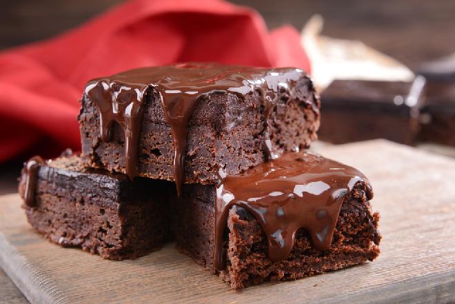Brownie na jogurcie naturalnym: łatwy przepis na bezglutenowe ciasto czekoladowe